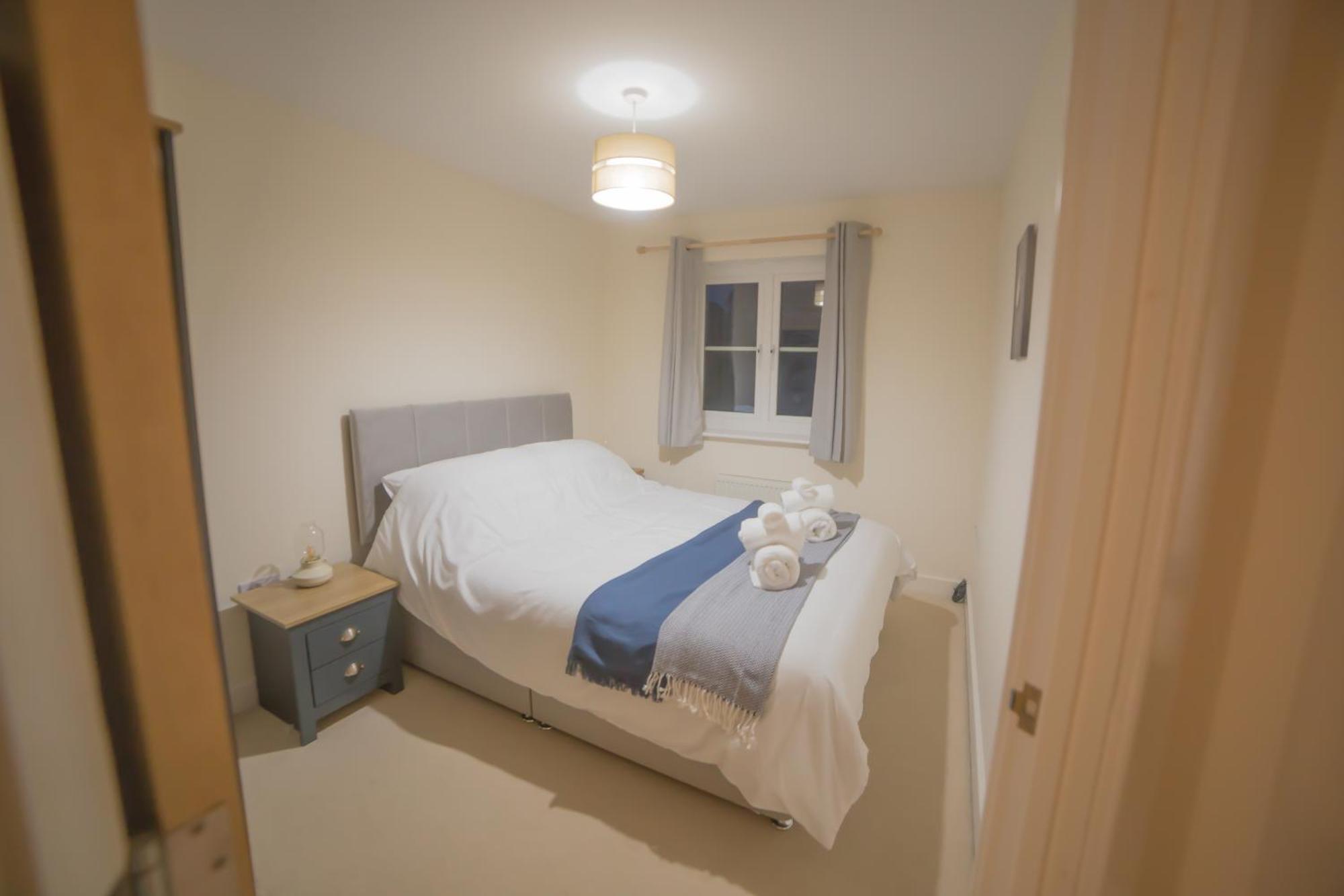 הוילה Merstham Sleeps9 Parking&Garage 17 Mins To Gatwick, 30 To London מראה חיצוני תמונה