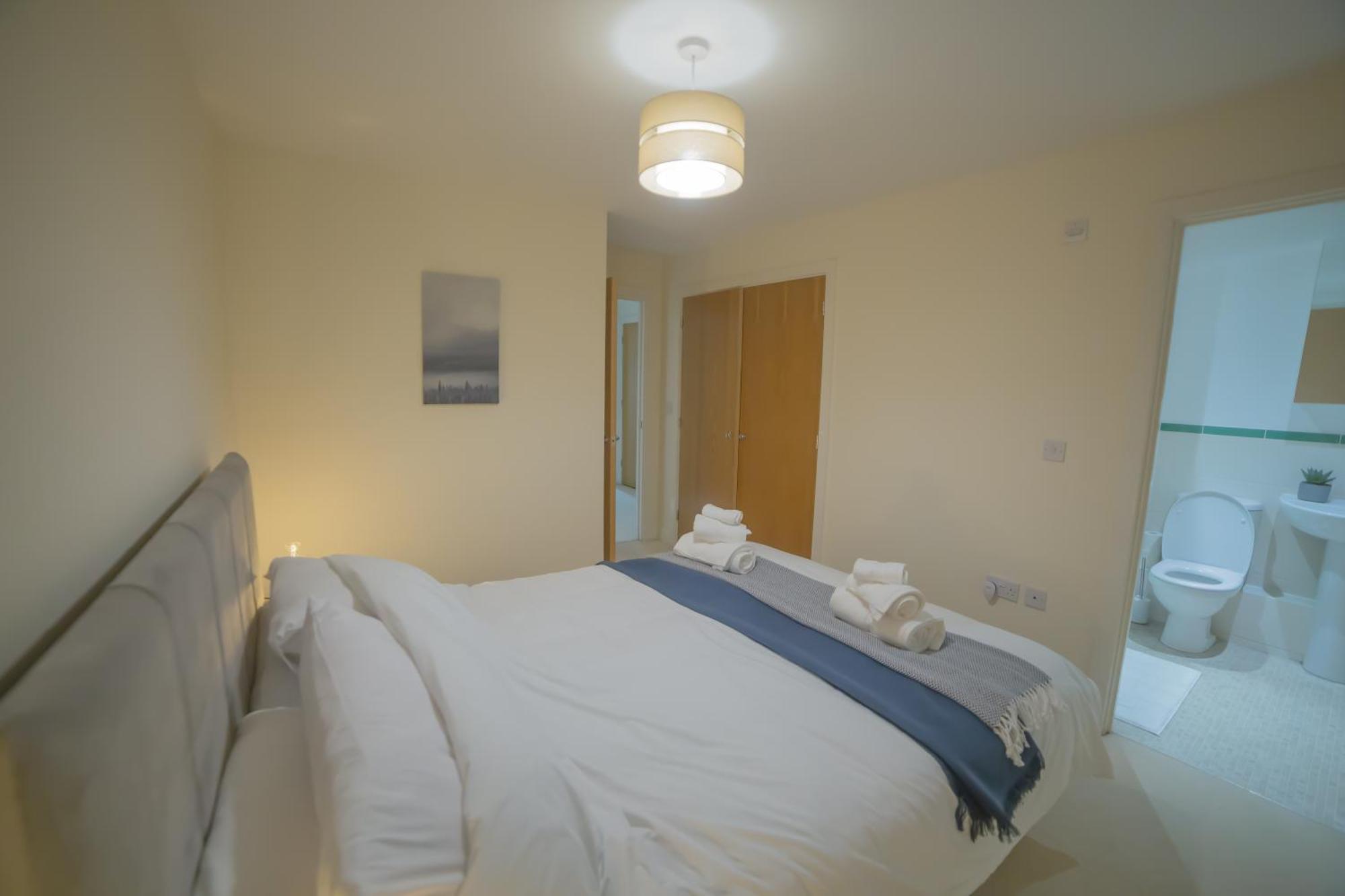 הוילה Merstham Sleeps9 Parking&Garage 17 Mins To Gatwick, 30 To London מראה חיצוני תמונה