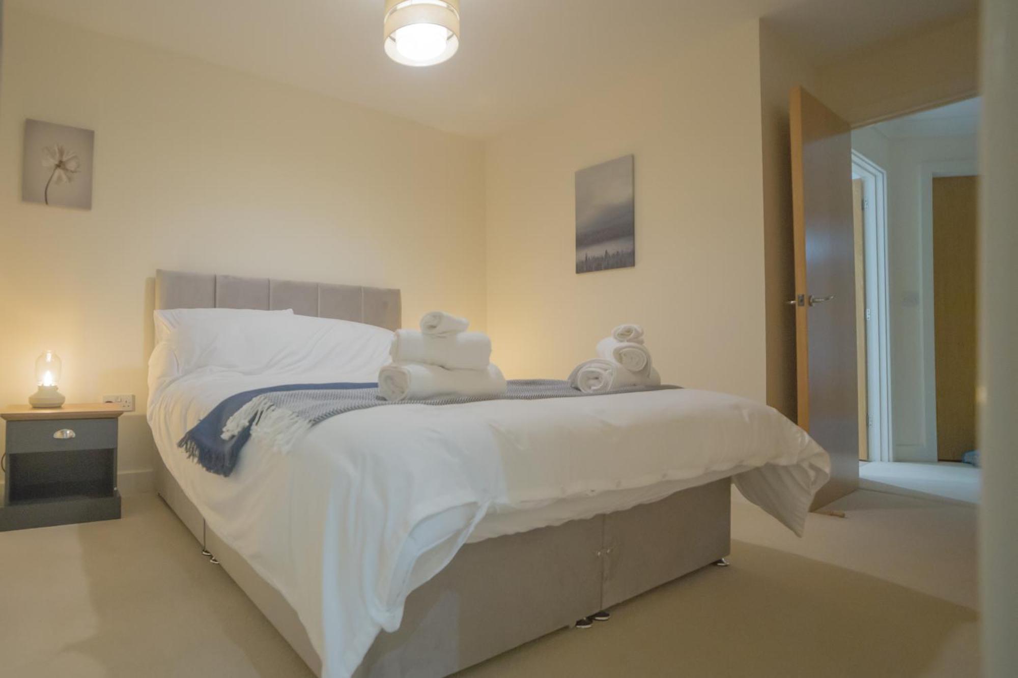 הוילה Merstham Sleeps9 Parking&Garage 17 Mins To Gatwick, 30 To London מראה חיצוני תמונה