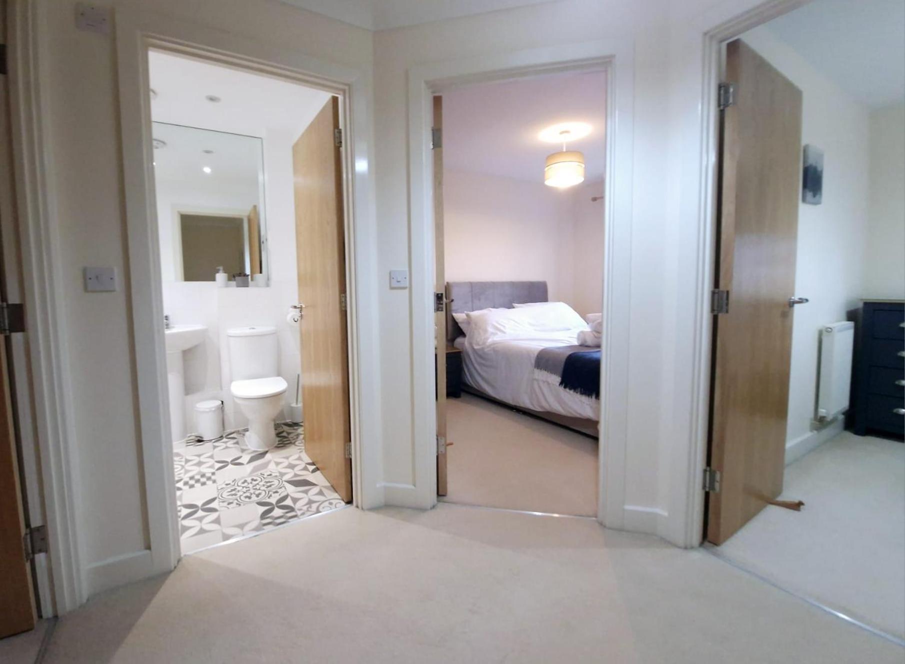הוילה Merstham Sleeps9 Parking&Garage 17 Mins To Gatwick, 30 To London מראה חיצוני תמונה