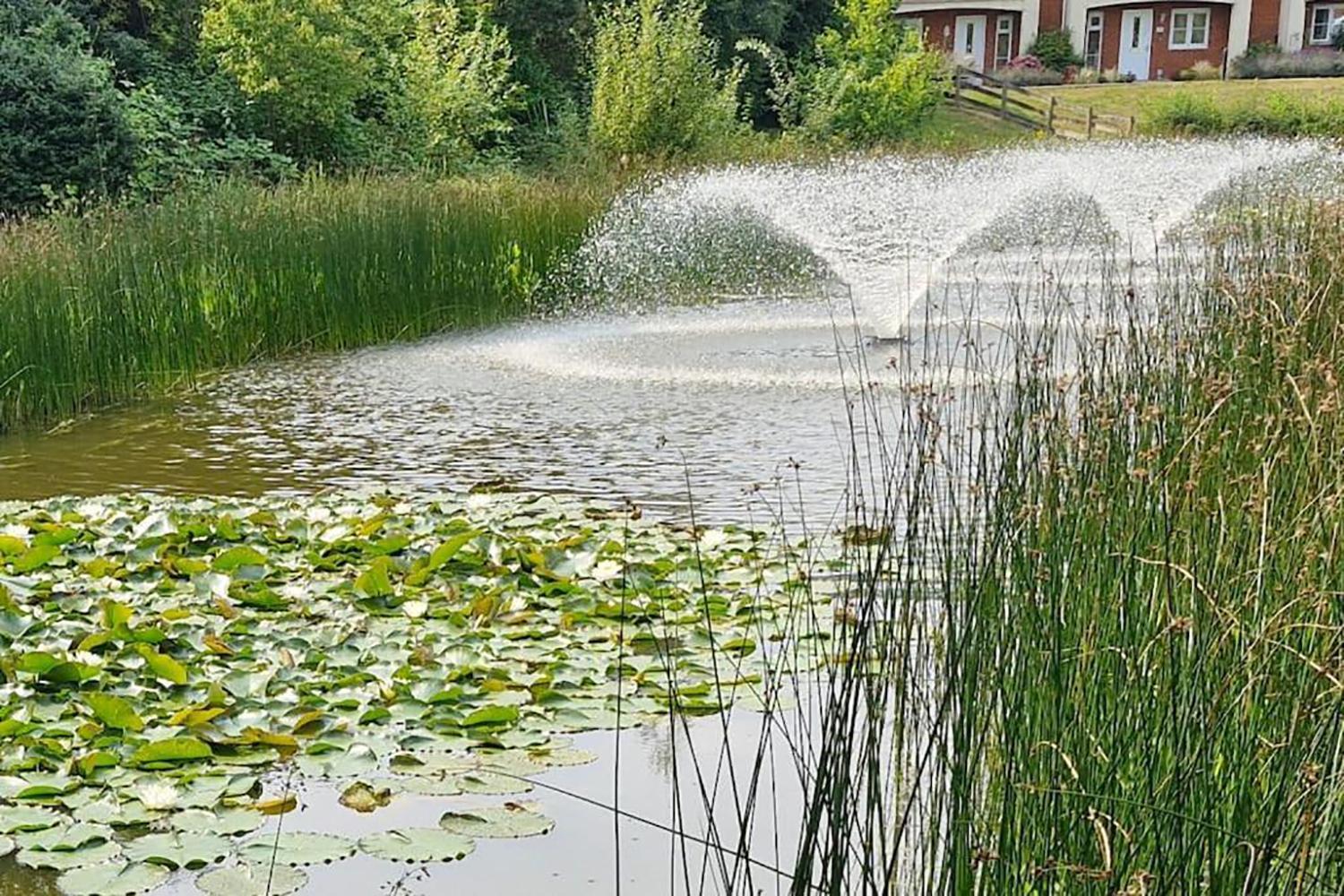 הוילה Merstham Sleeps9 Parking&Garage 17 Mins To Gatwick, 30 To London מראה חיצוני תמונה